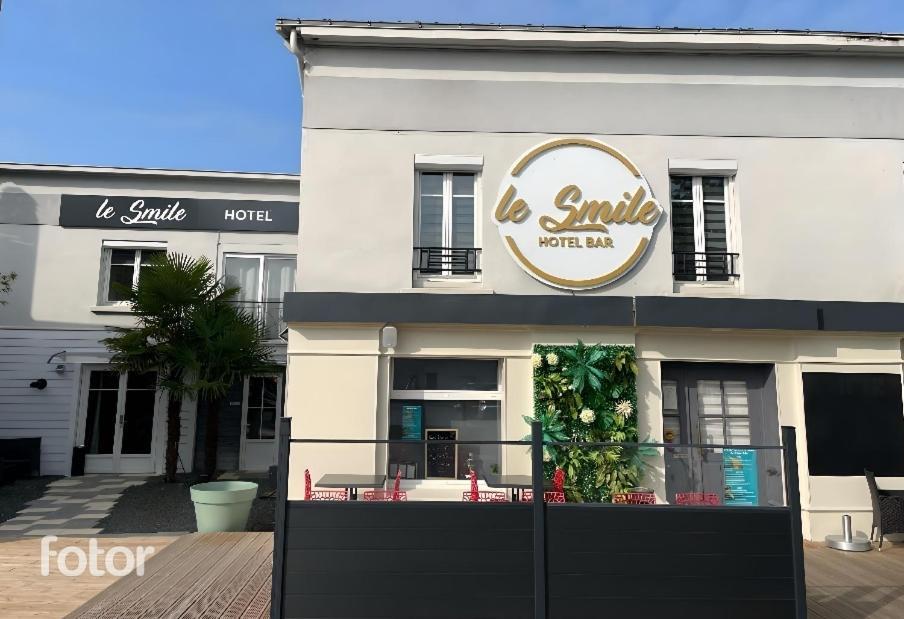 Hotel Le Smile Saint-Vincent-Sterlanges Esterno foto