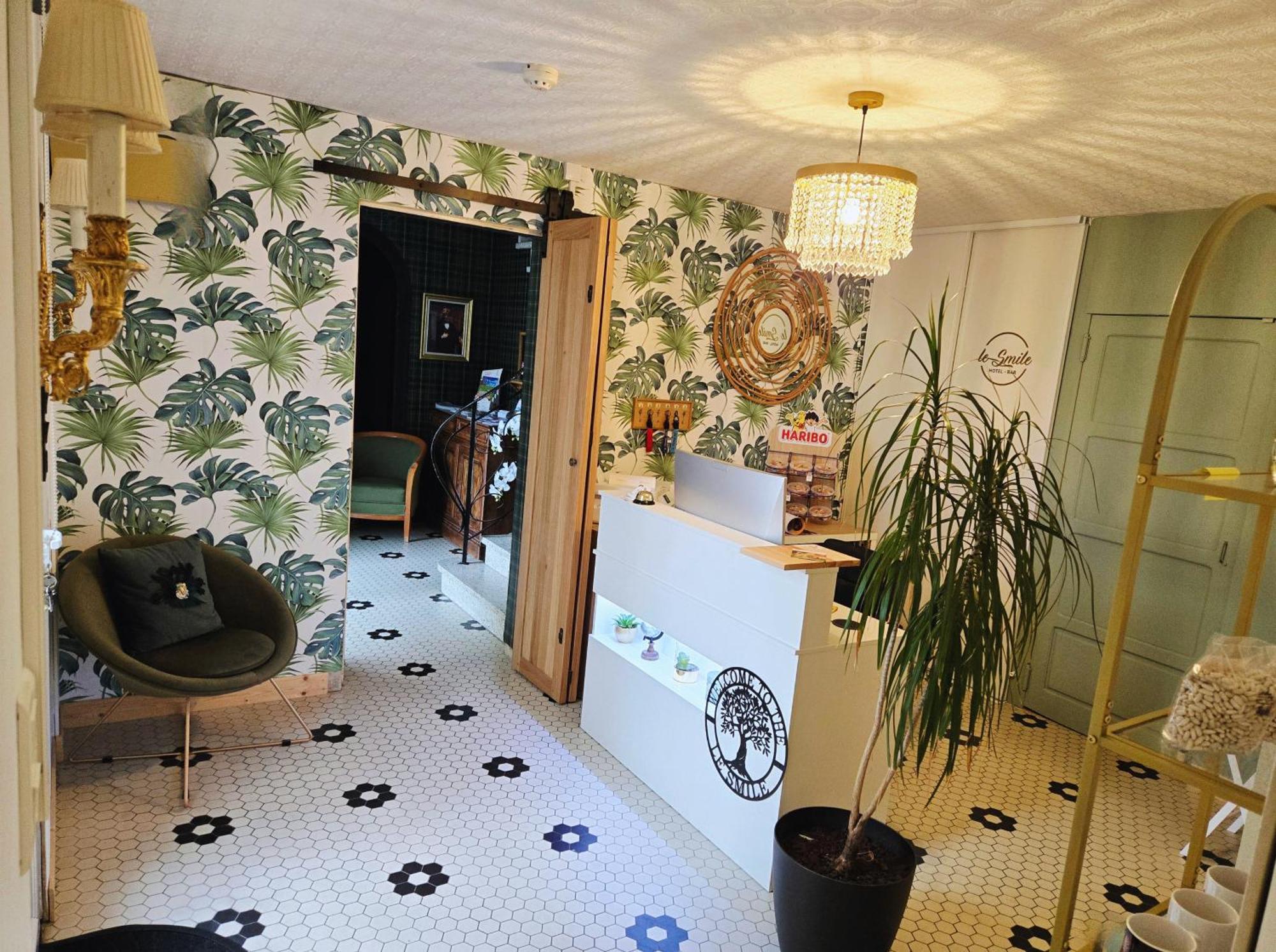 Hotel Le Smile Saint-Vincent-Sterlanges Esterno foto